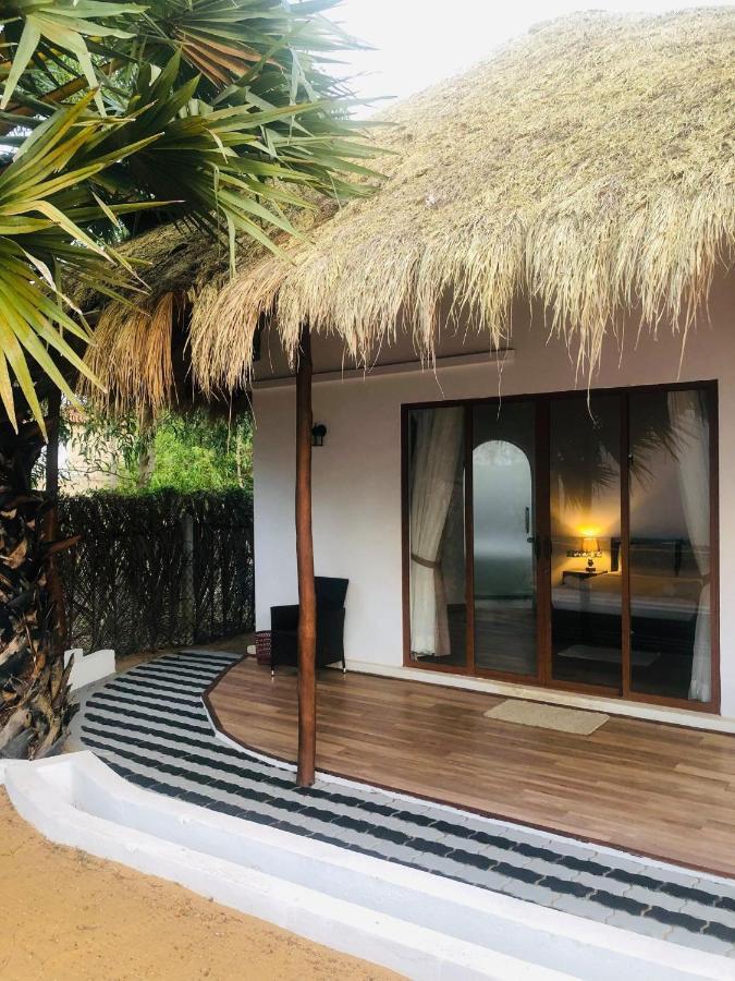 The Blue Lagoon Resort カルピティヤ エクステリア 写真